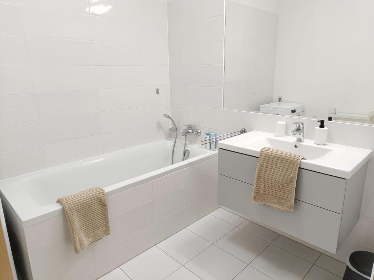 ברטיסלאבה Sag Panorama Apartment 3 Rooms 19Th Floor Great View Free Parking מראה חיצוני תמונה